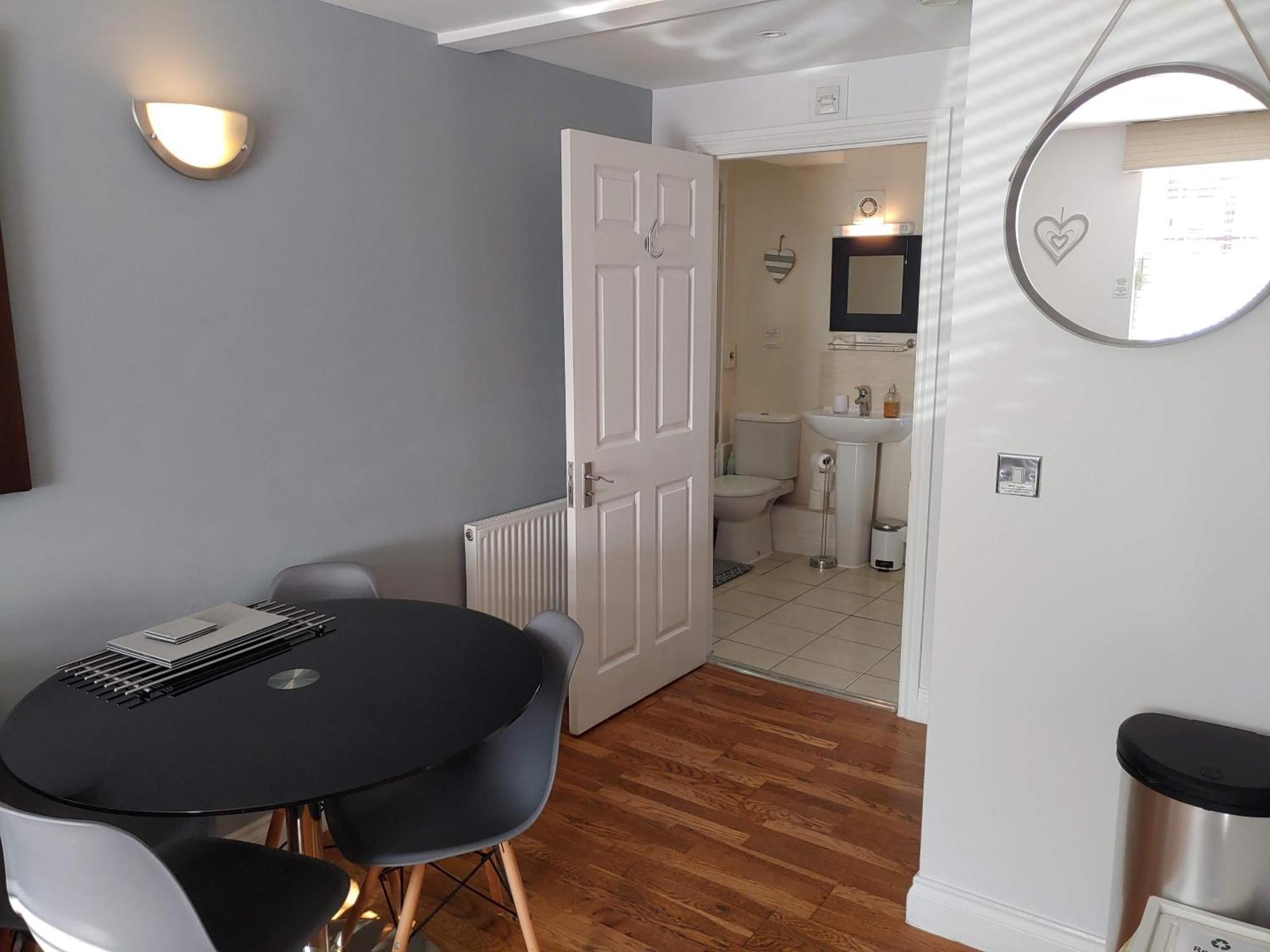 The Bath House Apartments - Free 1St Breakfast - Free Parking 외부 사진