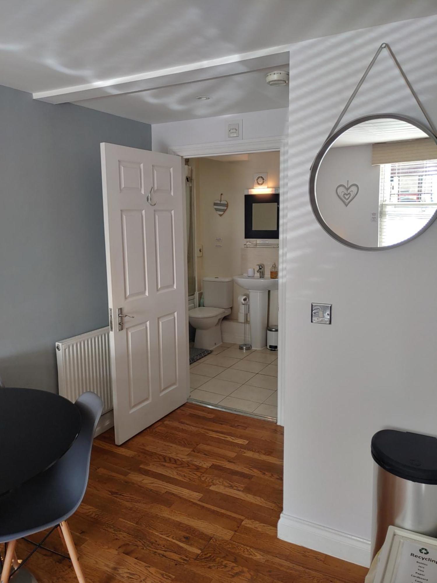 The Bath House Apartments - Free 1St Breakfast - Free Parking 외부 사진